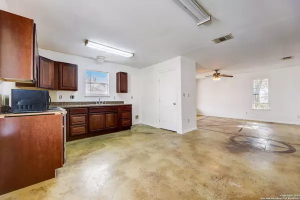 270 Peach Ave, New Braunfels, TX 78130