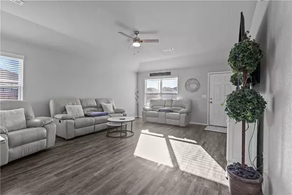 4889 W Hoover Loop, Fayetteville, AR 72704