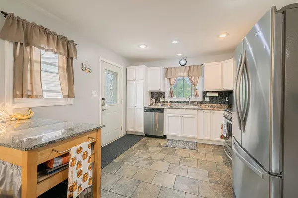 7738 W 81st ST, Bridgeview, IL 60455