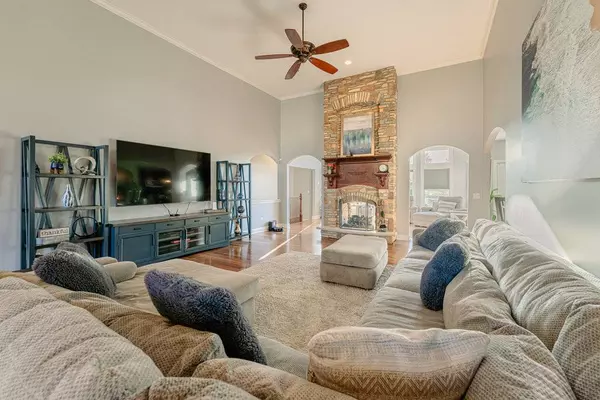 13002 Silverleaf CT, Plainfield, IL 60585