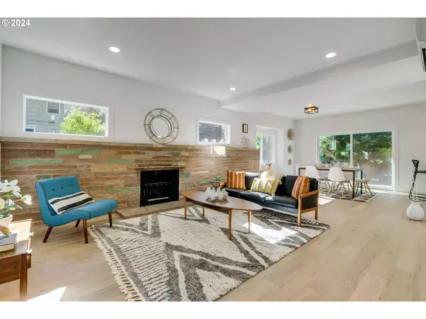 25 NE GILHAM AVE, Portland, OR 97213