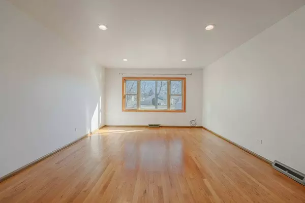 12 Apache DR, Thornton, IL 60476