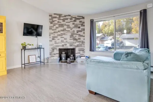 7721 Ascot ST, Anchorage, AK 99502