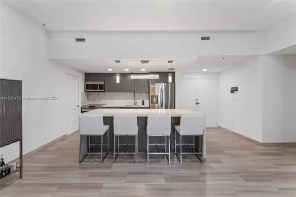 9725 NW 52nd St #101, Doral, FL 33178