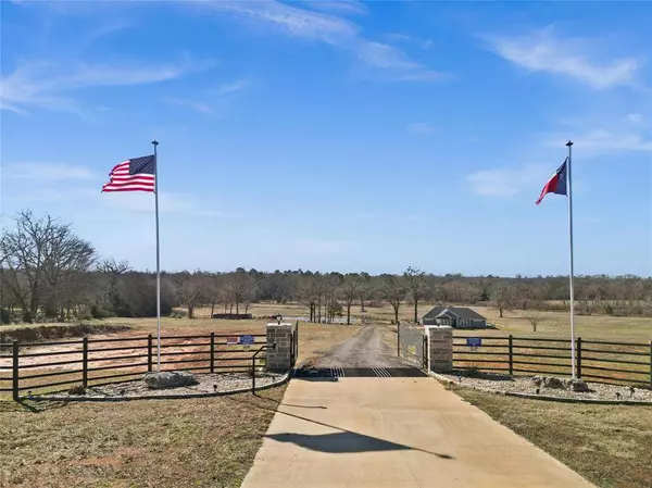 7406 E US Highway 80, Hawkins, TX 75765