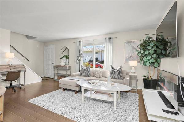 10 Carriage Path North #10, Milford, CT 06460