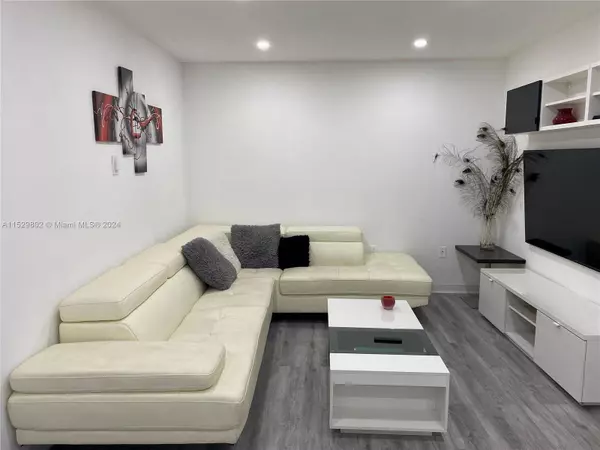 1750 W 56th St #107, Hialeah, FL 33012