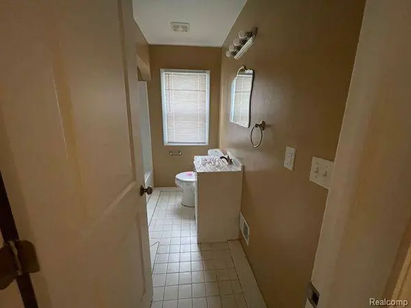 13621 VERNON Street, Oak Park, MI 48237