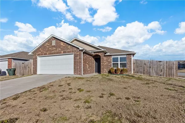 4889 W Hoover Loop, Fayetteville, AR 72704