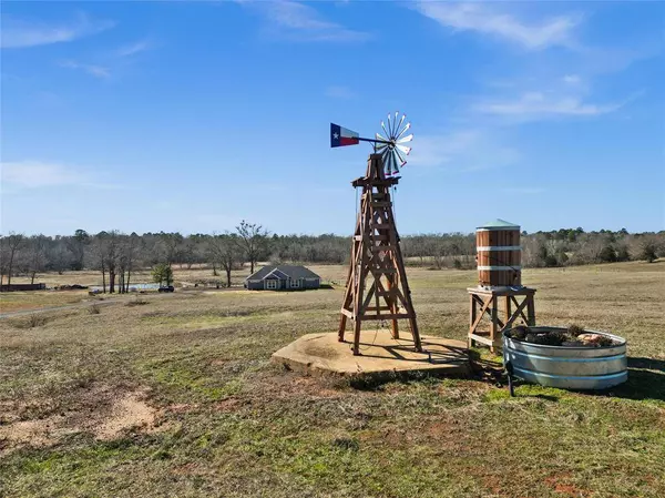 7406 E US Highway 80, Hawkins, TX 75765