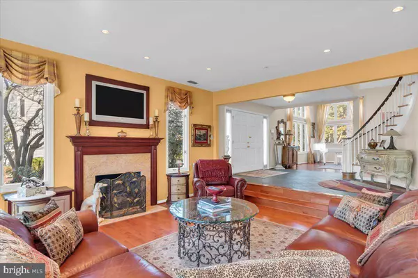 304 SUNSHINE LAKES DR, Voorhees, NJ 08043