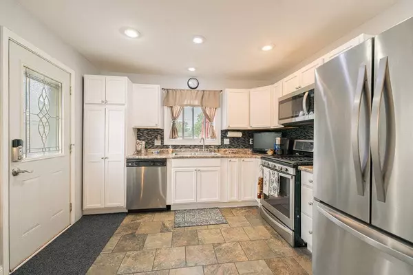 7738 W 81st ST, Bridgeview, IL 60455