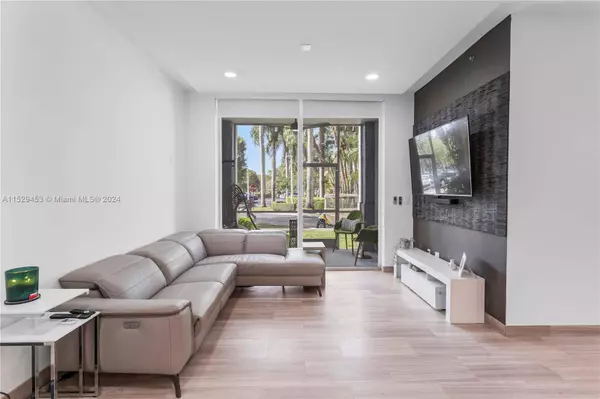 9725 NW 52nd St #101, Doral, FL 33178