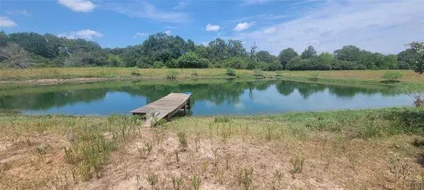 714 County Road 211a, Hallettsville, TX 77964