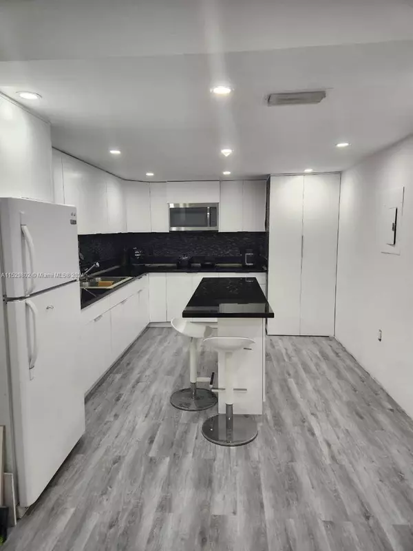 1750 W 56th St #107, Hialeah, FL 33012