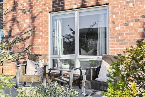 10 Carriage Path North #10, Milford, CT 06460