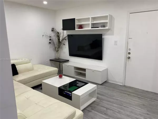 1750 W 56th St #107, Hialeah, FL 33012