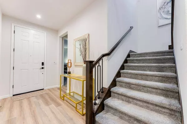 8230 Loyal DR, Sacramento, CA 95829