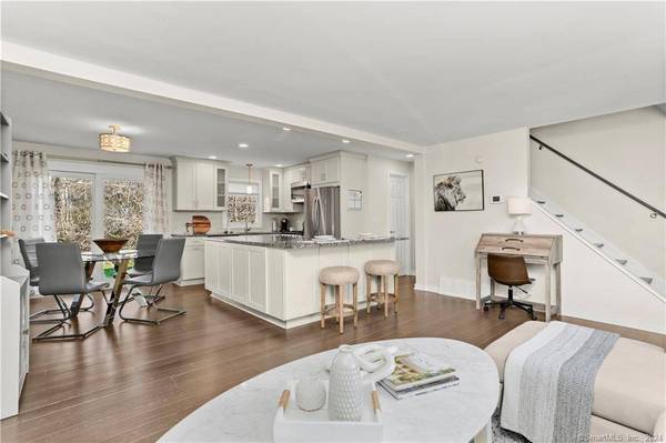 10 Carriage Path North #10, Milford, CT 06460