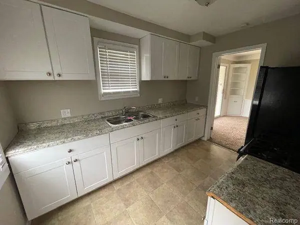 13621 VERNON Street, Oak Park, MI 48237