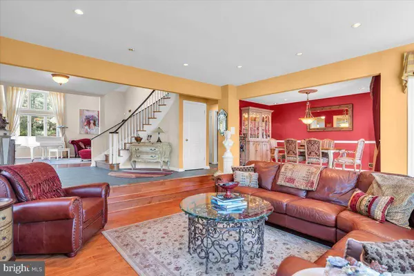 304 SUNSHINE LAKES DR, Voorhees, NJ 08043