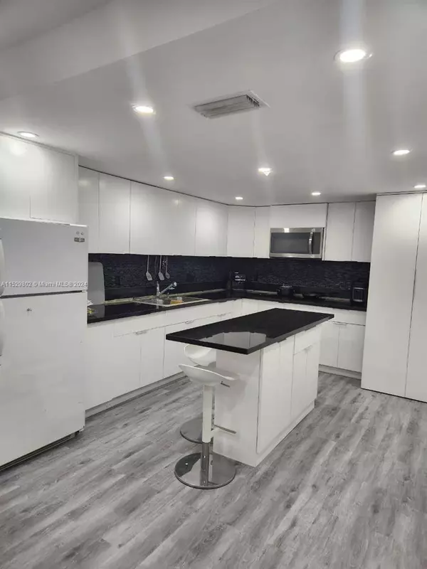 1750 W 56th St #107, Hialeah, FL 33012