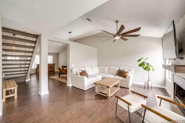 310 HORNBEAN LN, Cibolo, TX 78108-3147