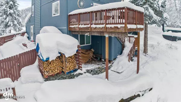 9902 Amchitka CIR, Eagle River, AK 99577