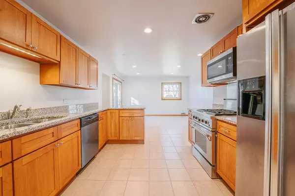 12 Apache DR, Thornton, IL 60476