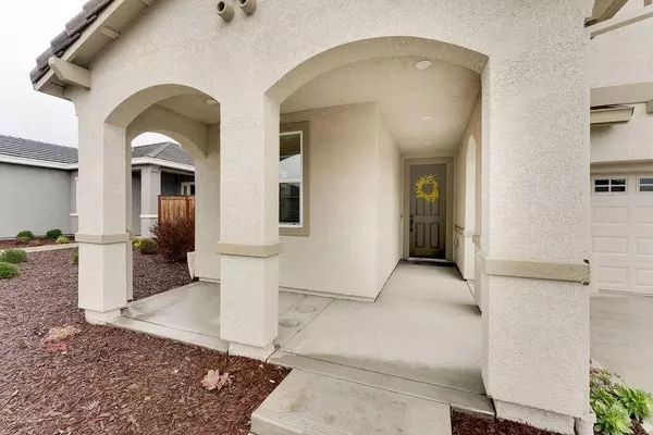 8230 Loyal DR, Sacramento, CA 95829