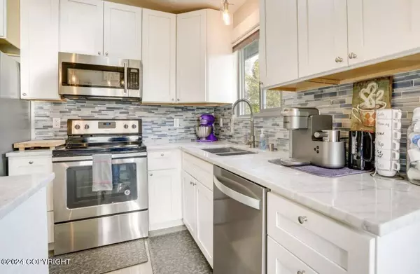 7721 Ascot ST, Anchorage, AK 99502