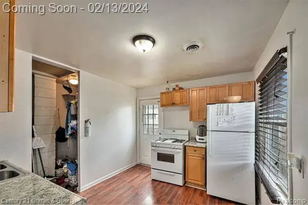 1537 UNIVERSITY Avenue, Lincoln Park, MI 48146