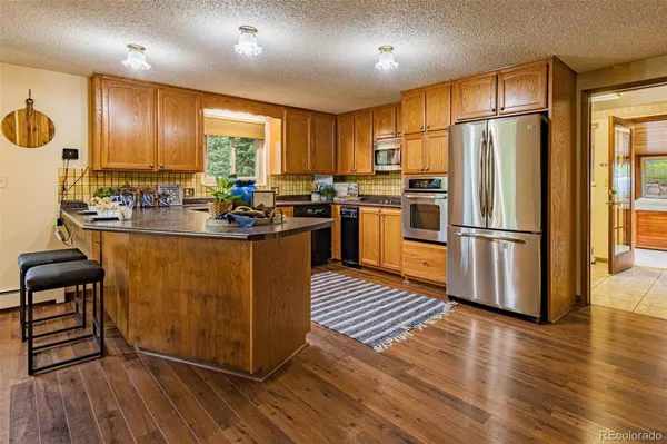 98 Button Rock RD, Lyons, CO 80540