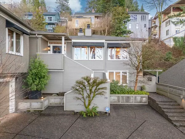 1904 SW SPRING ST, Portland, OR 97201