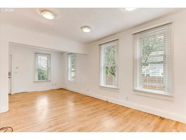 5402 NE MULTNOMAH ST, Portland, OR 97213