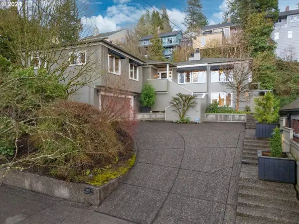 1904 SW SPRING ST, Portland, OR 97201