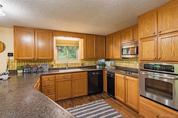 98 Button Rock RD, Lyons, CO 80540