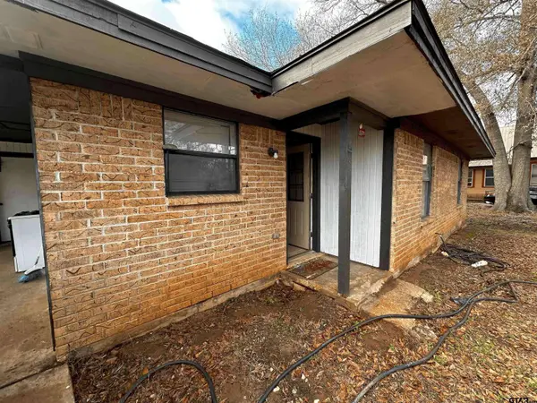 218 N Washington Ave, Alto, TX 75925