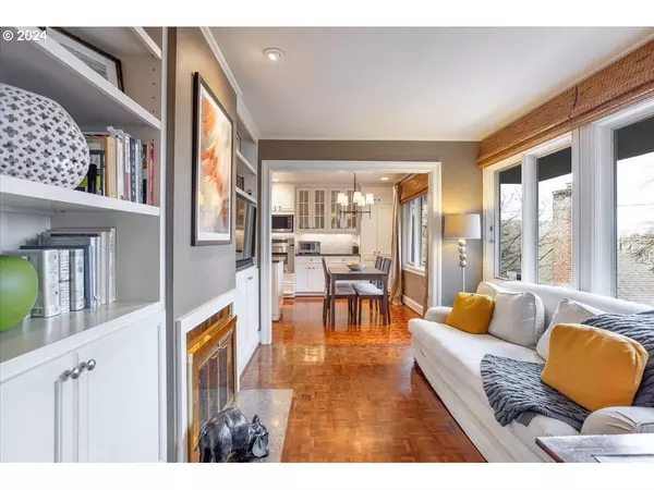 1904 SW SPRING ST, Portland, OR 97201