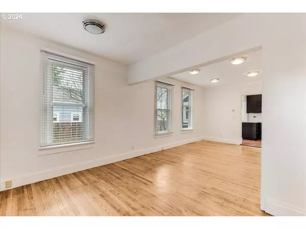 5402 NE MULTNOMAH ST, Portland, OR 97213