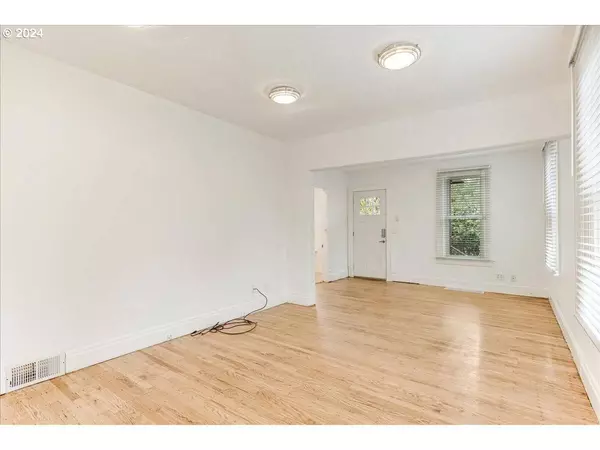 5402 NE MULTNOMAH ST, Portland, OR 97213