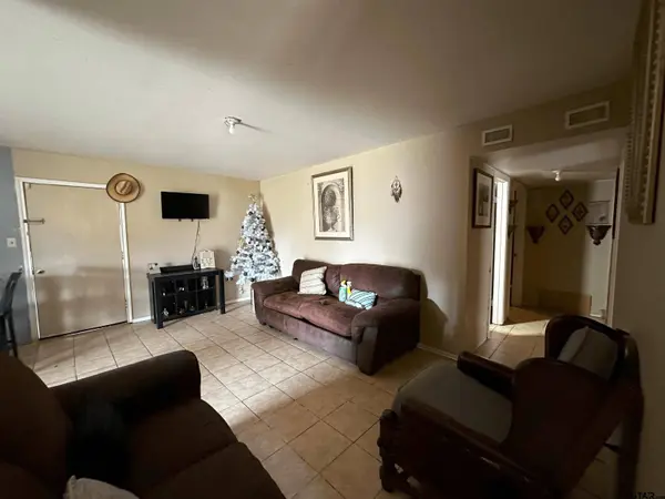 218 N Washington Ave, Alto, TX 75925