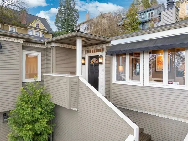 1904 SW SPRING ST, Portland, OR 97201