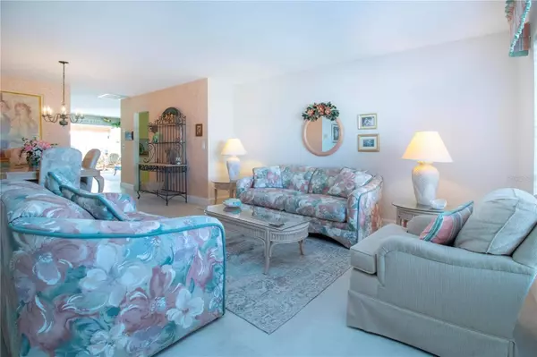 106 WHITETAIL CT, Sun City Center, FL 33573