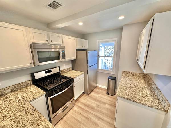 1529 N Oakhill Drive #C-8, South Bend, IN 46637-5679