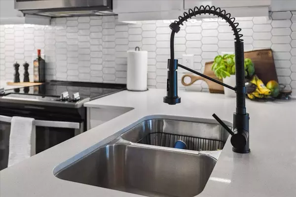 16 Markle Cres #513, Hamilton, ON L9G 0H4