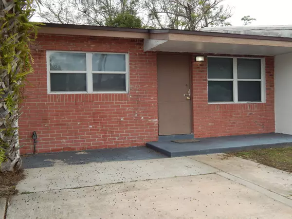 205 W Towne PL, Titusville, FL 32796