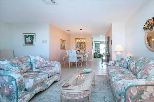 106 WHITETAIL CT, Sun City Center, FL 33573