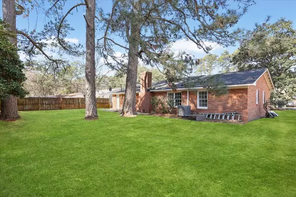 Canterbury Cir, Savannah, GA 31419-2700