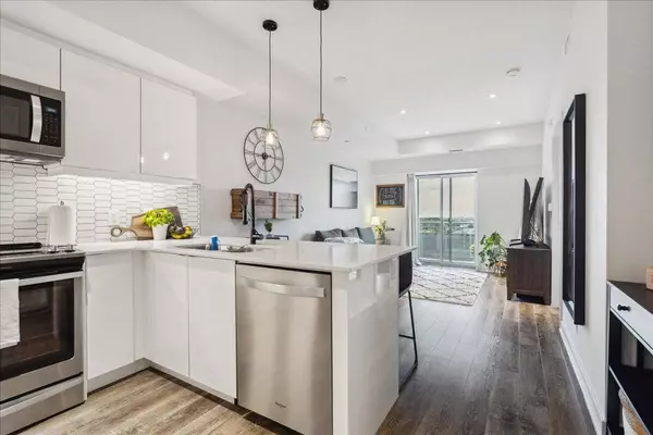 16 Markle Cres #513, Hamilton, ON L9G 0H4